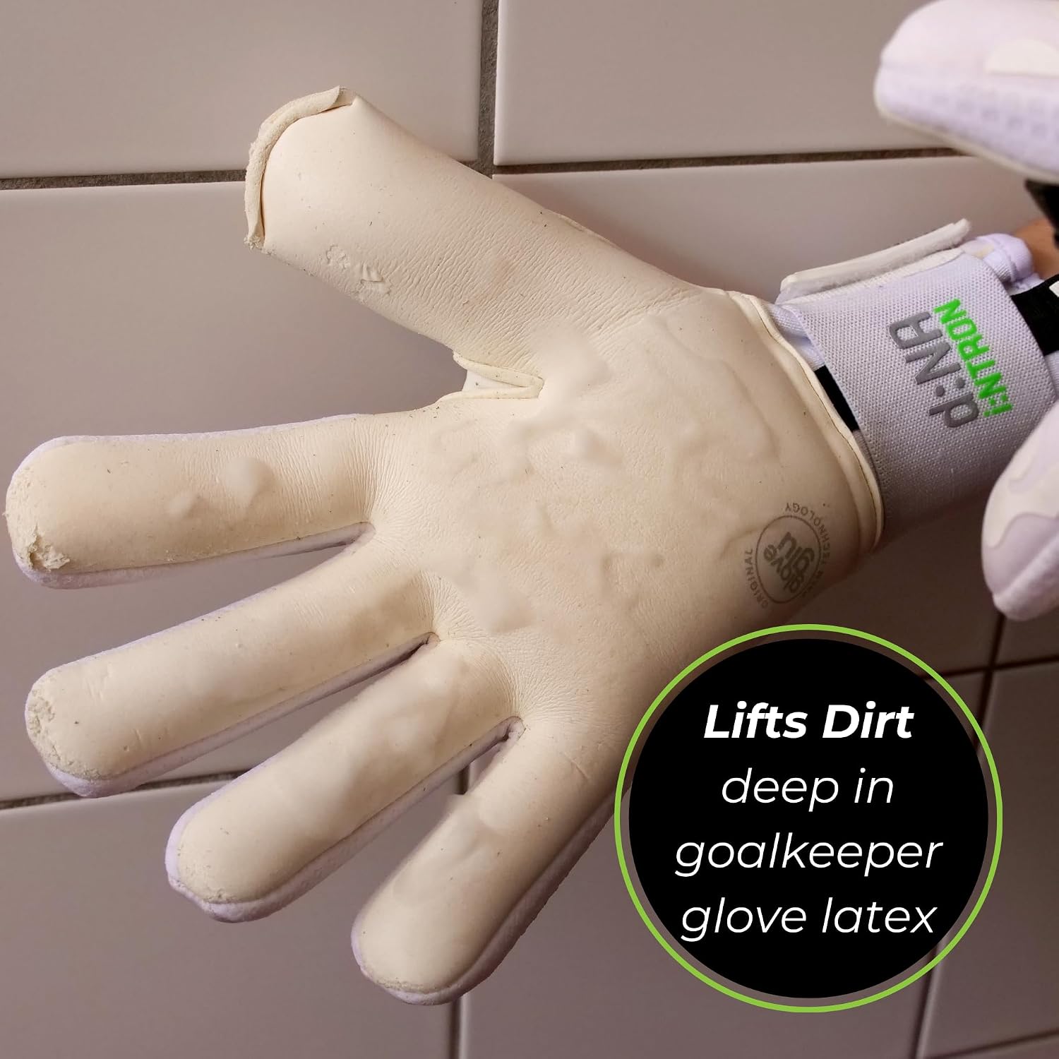 gloveglu 8.45 floz Premium Wash Prepare Deep Cleaning Goalkeeper Glove Spray for All Sports Gloves - Image 4